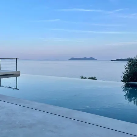 Луксозна вила Odissos - Private Paradise With 2 Infinity Pools & Sea Access Сивота