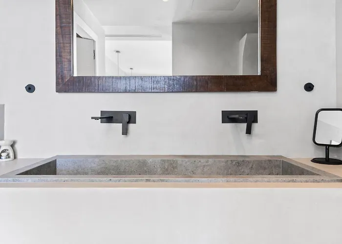 Odissos - Private Paradise With 2 Infinity Pools & Sea Access *